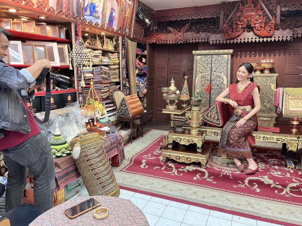 16 MBK傳統泰式服裝攝影棚Thai Style Studio，變身穿越劇天生一對裡的泰國人