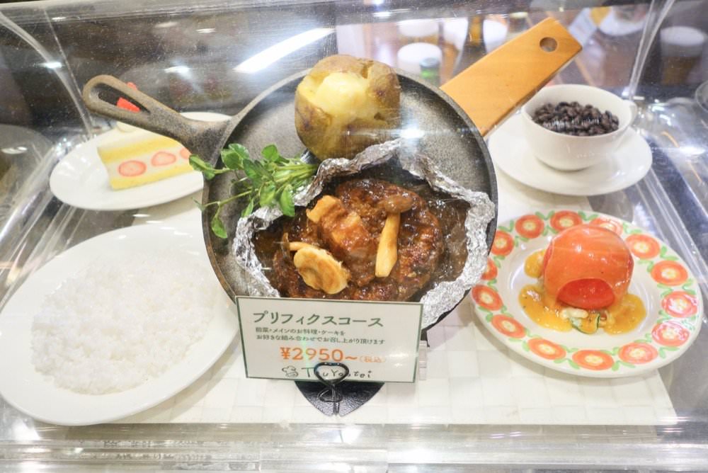 05 日本京都必吃美食 百年老店東洋亭 漢堡排、炸蝦、沙拉番茄、草莓蛋糕、百年布丁