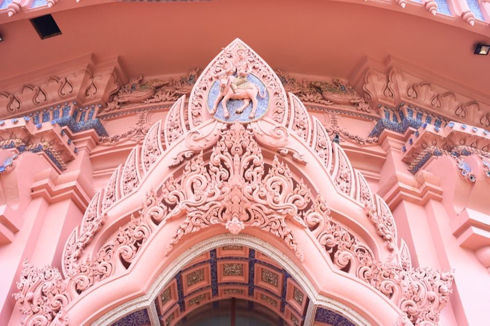 36 【曼谷景點推薦】三頭象神博物館。超美粉紅建築與地標巨大三頭象！最夯曼谷網美景點交通、門票、許願拜拜攻略分享